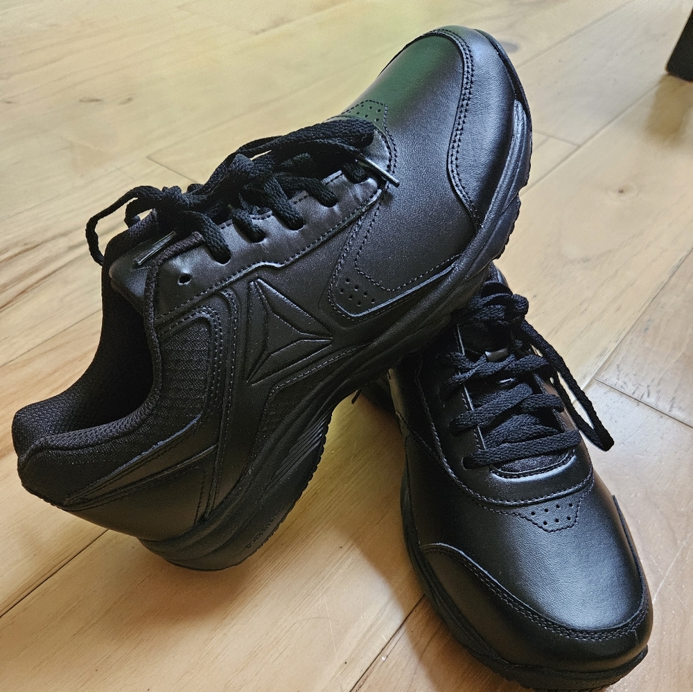 Women's Reebok  ,memory tech LT size 8.5 Wide NWOT